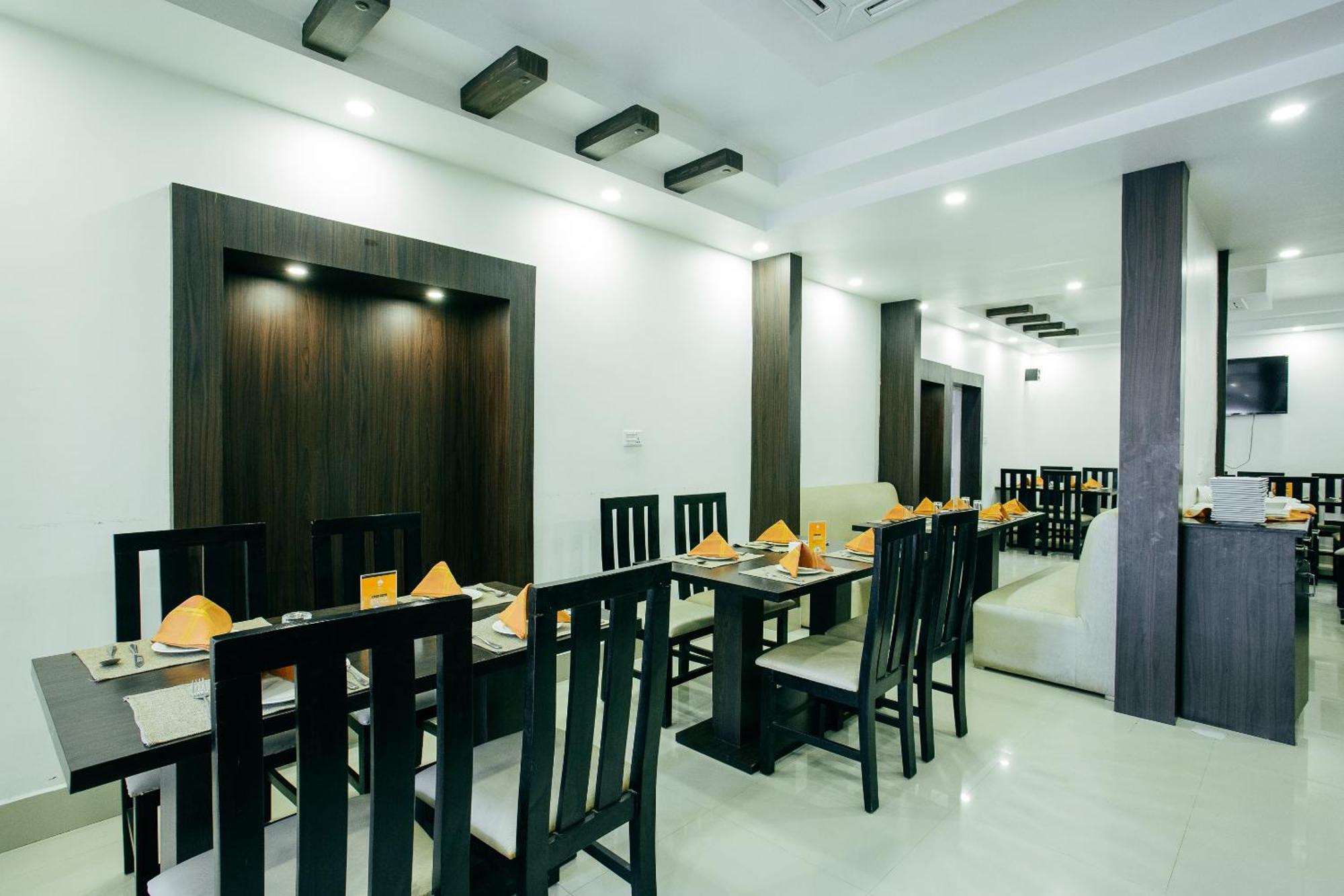 Oyo 11474 Gangaur Regency Boutique Hotel Kathmandu Exterior foto