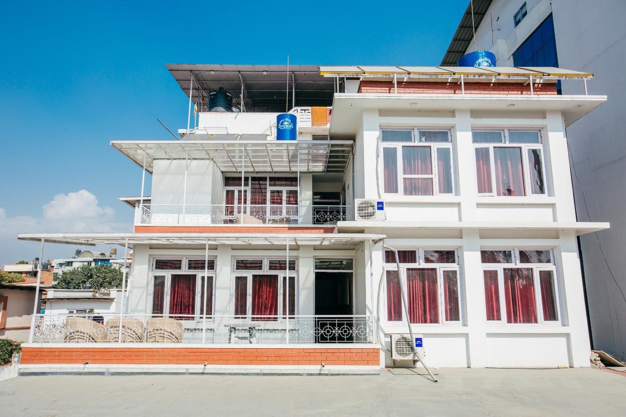 Oyo 11474 Gangaur Regency Boutique Hotel Kathmandu Exterior foto